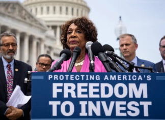 Maxine Waters hỏi về những nỗ lực liên tục của Meta về tiền điện tử