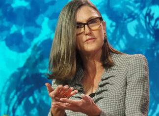 Cathie Wood gọi Bitcoin là ‘Siêu xa lộ tài chính’